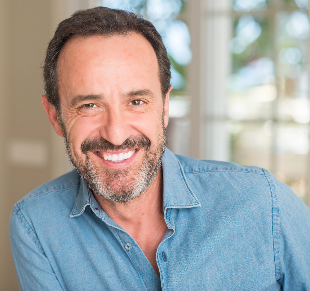 hombre adulto imagen perfil sonriendo